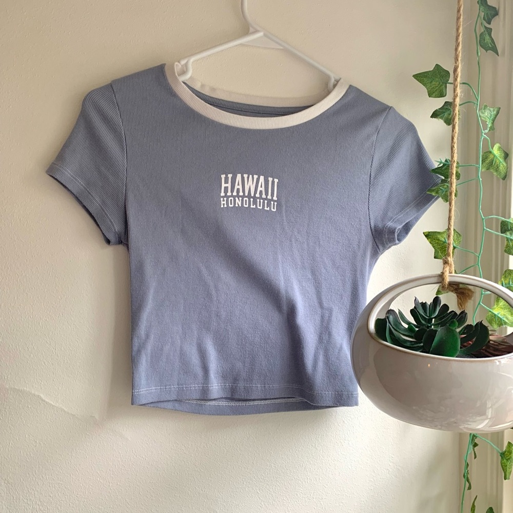 blue cropped tee